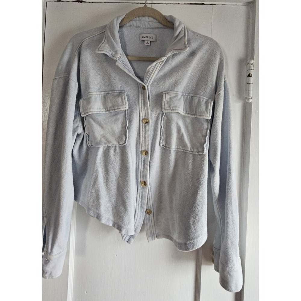 Evereve soft casual cropped top sun washed blue button up shirt women's M